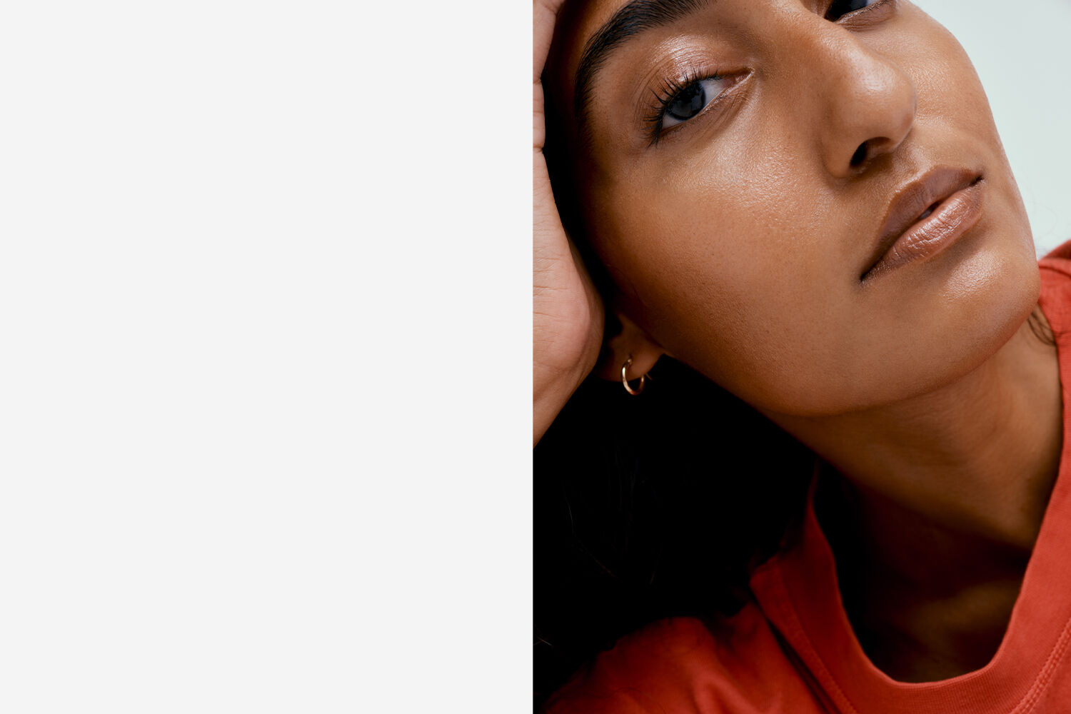 model with dehydrated skin